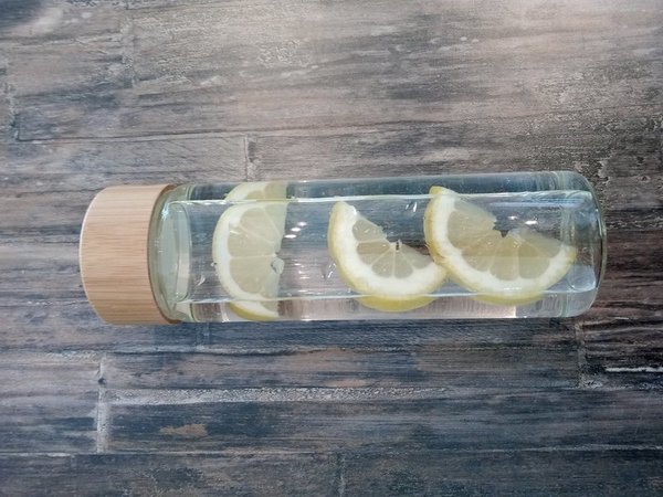 Glasflasche aus Borosilikatglas mit Bambus Verschluss